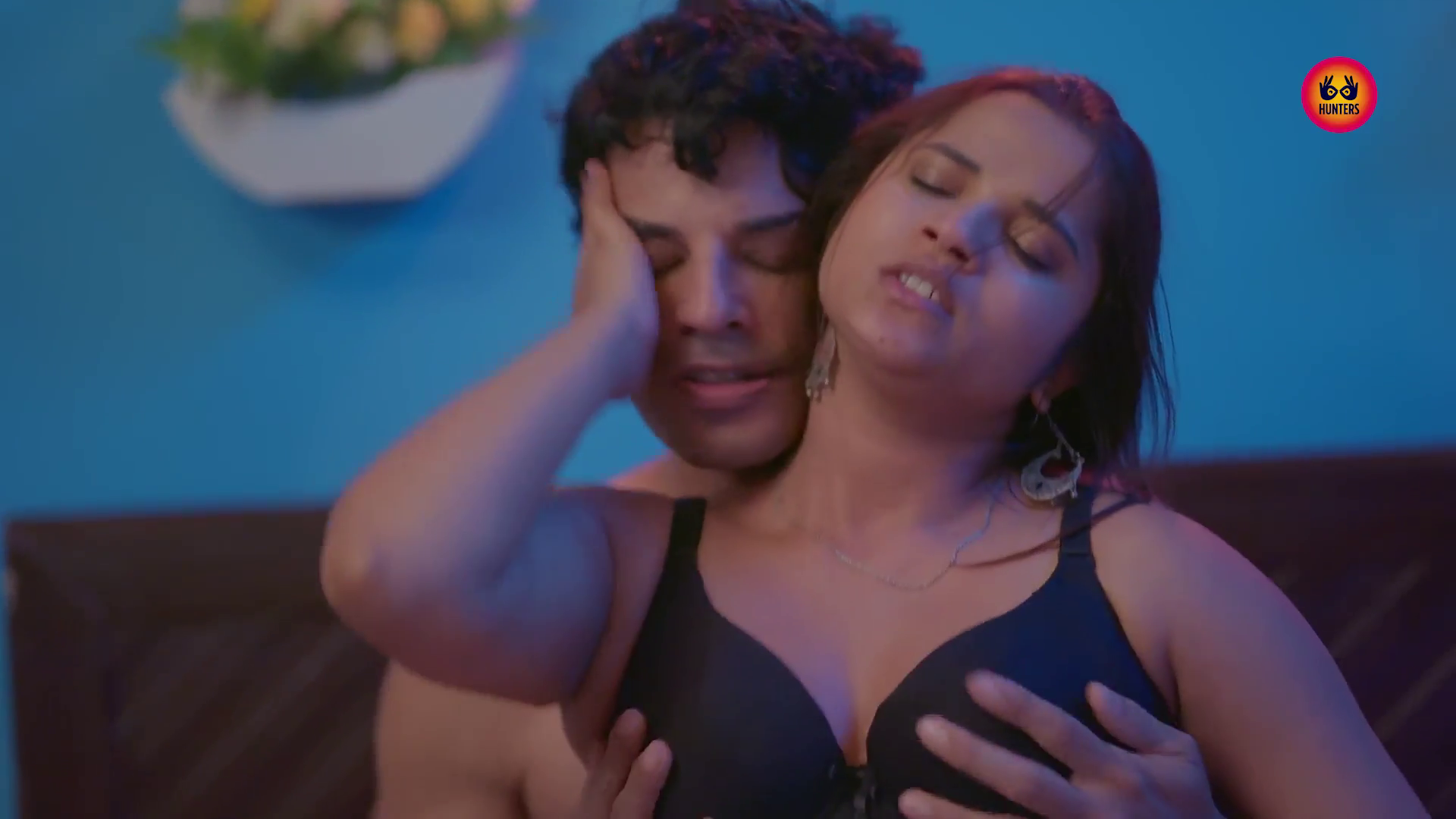 Watch Khiladi Bhaiya E2 - Poonam Verma Hot Bhabhi Porn Web Series Video Online in HD Free on XMasti