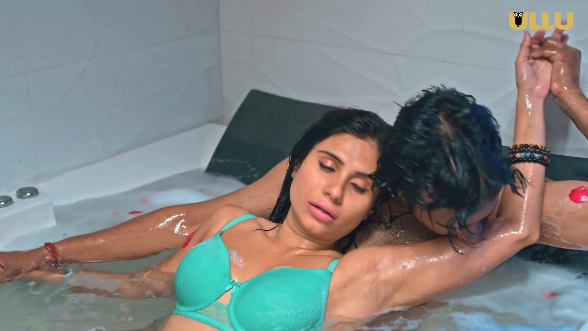 Watch Watchman E5 - Taniya Chatterjee Hot Sexy Bhabhi Web Series Video Online in HD Free on XMasti